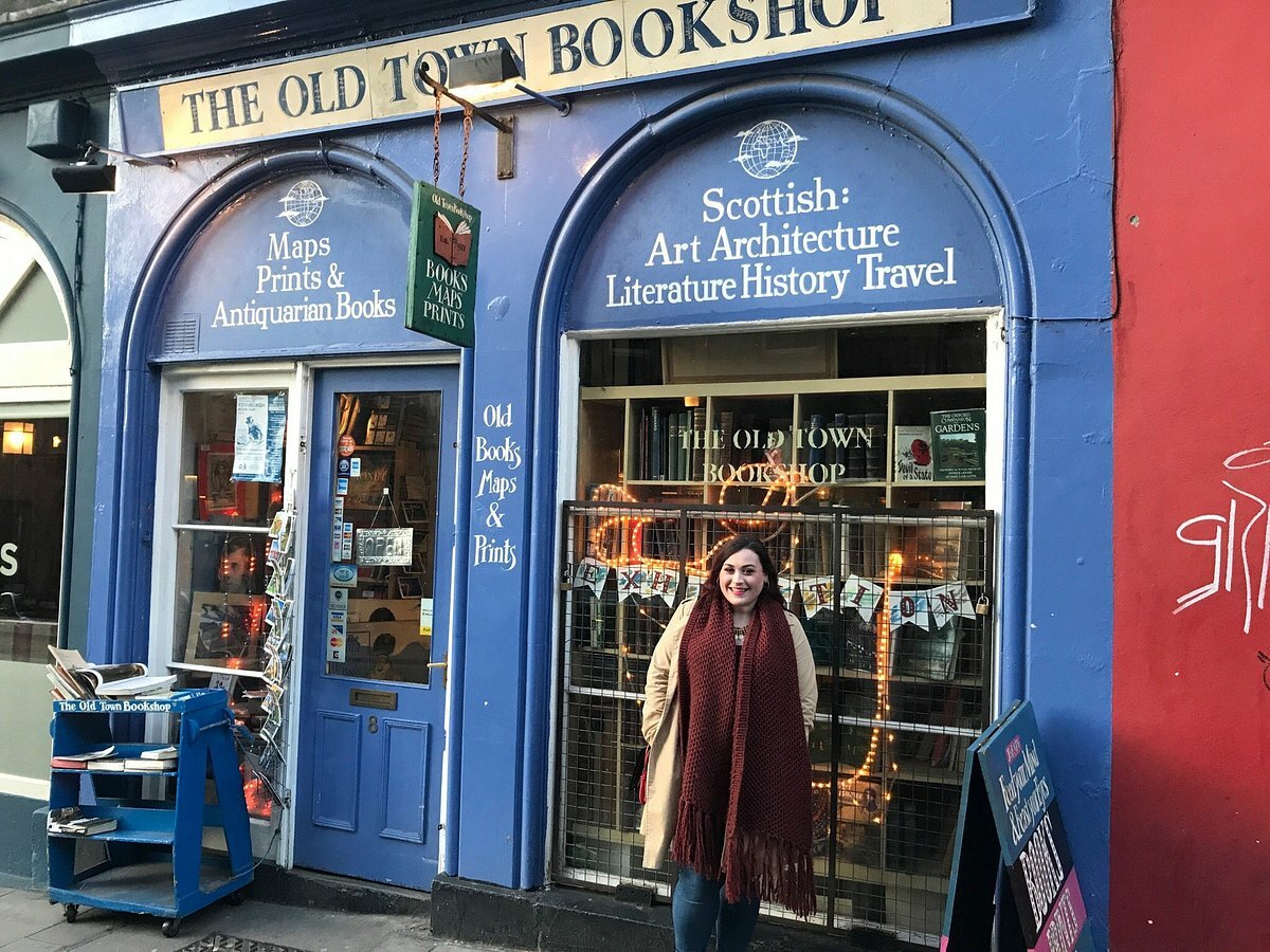 lovely-we-books-shop.jpg.8f51836c1a46df93c71a4d2a77093612.jpg